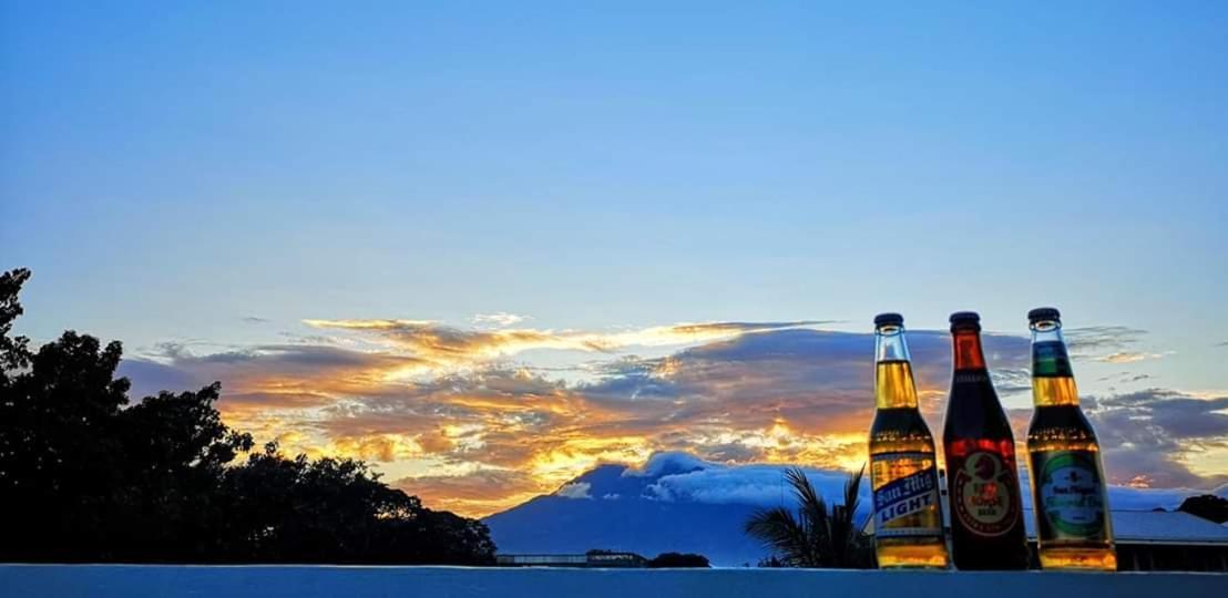 Antwet Backpacker'S Inn & Rooftop Bar Dumaguete City Exterior foto