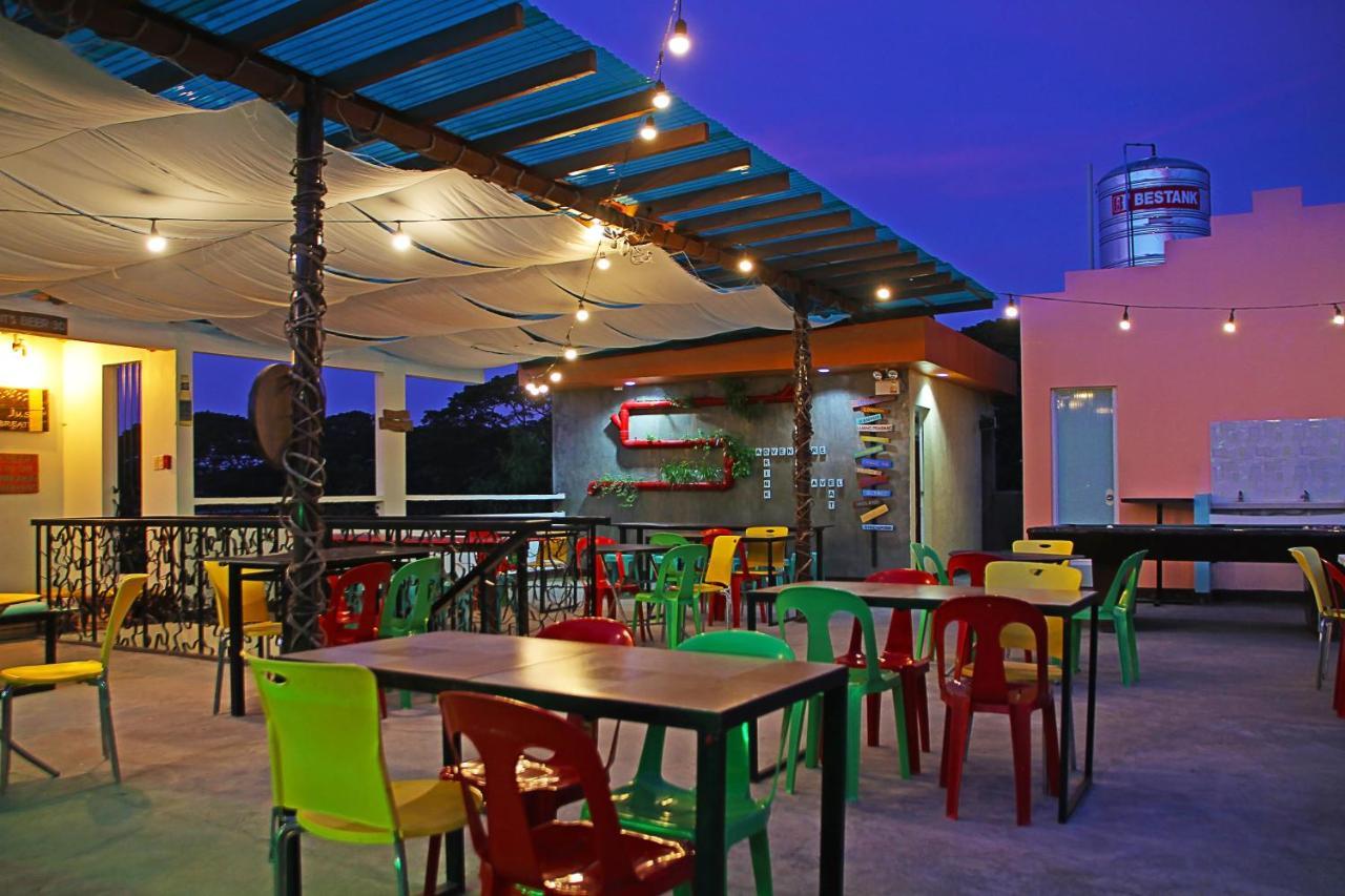Antwet Backpacker'S Inn & Rooftop Bar Dumaguete City Exterior foto