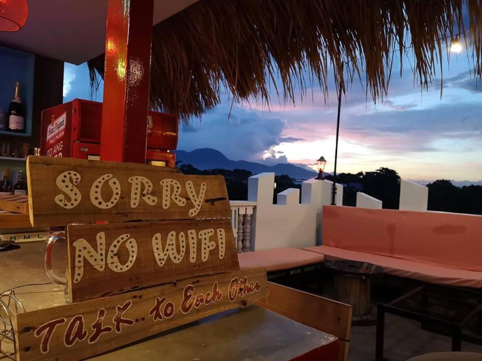 Antwet Backpacker'S Inn & Rooftop Bar Dumaguete City Exterior foto