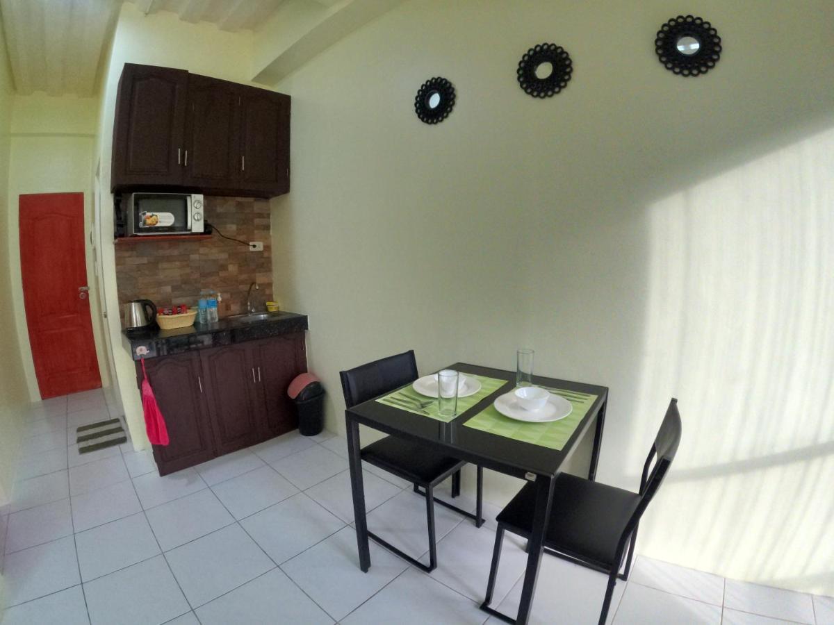 Antwet Backpacker'S Inn & Rooftop Bar Dumaguete City Exterior foto