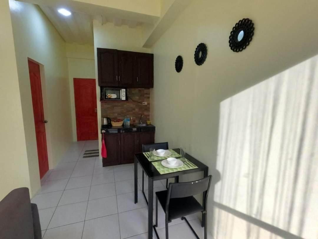 Antwet Backpacker'S Inn & Rooftop Bar Dumaguete City Exterior foto